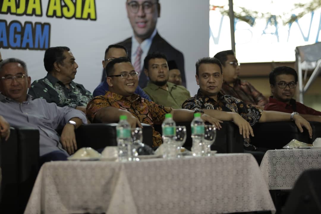 SAMA and MB - sitting